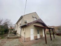 Eladó családi ház, Vecsésen 170 M Ft, 8 szobás