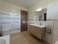 Eladó családi ház, Pécsett 89 M Ft, 5 szobás