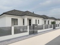 Eladó családi ház, Adácson 37 M Ft, 2 szobás