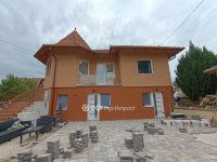 Eladó családi ház, Érden 249.9 M Ft, 10 szobás