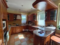 Eladó családi ház, Kápolnásnyéken 159.9 M Ft, 4 szobás