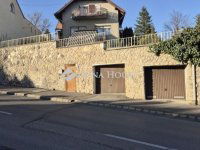 Eladó családi ház, Pécsett 199 M Ft, 8 szobás