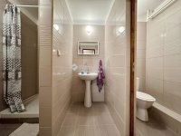 Eladó családi ház, Abaligeten 139 M Ft, 9 szobás