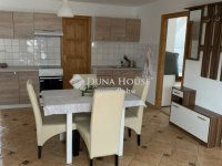 Eladó családi ház, Esztergomban 124 M Ft, 8 szobás