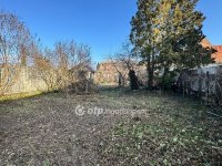 Eladó családi ház, Pápán 33.99 M Ft, 2 szobás