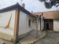 Eladó családi ház, Komlón, Fő utcában 24.9 M Ft, 4 szobás