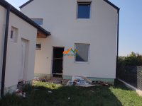 Eladó ikerház, Szigetszentmártonban 88.9 M Ft, 5 szobás