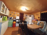 Eladó családi ház, Taron 18 M Ft, 4 szobás