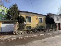 Eladó családi ház, Pécsett 74.9 M Ft, 5 szobás