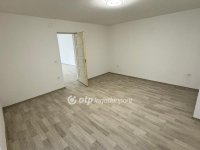 Eladó téglalakás, Pápán 51.9 M Ft, 1+1 szobás