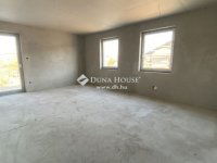 Eladó téglalakás