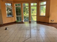 Eladó családi ház, Pécsett 99.89 M Ft, 6 szobás