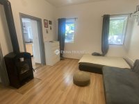 Eladó családi ház, Tasson 28 M Ft, 2 szobás