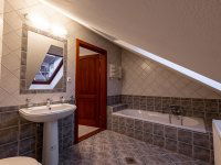 Kiadó családi ház, albérlet, Pécsett 480 E Ft / hó, 5 szobás