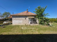 Eladó családi ház, Jászkisérén 8.5 M Ft, 2 szobás