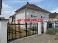 Eladó családi ház, Eperjeskén 28 M Ft, 5 szobás