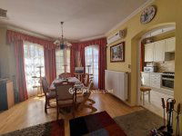 Eladó családi ház, Pápán 89.9 M Ft, 5 szobás