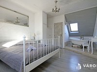 Eladó hotel, Lesencetomajon 300 M Ft, 11+1 szobás