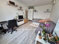 Eladó panellakás, Szegeden 38.5 M Ft, 1 szobás