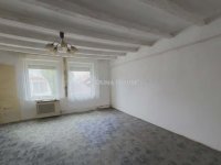 Eladó családi ház, Szegeden 24.9 M Ft, 2 szobás