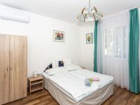 Eladó családi ház, Abaligeten 139 M Ft, 8 szobás