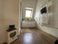 Eladó családi ház, Veszprémben 189.99 M Ft, 7 szobás