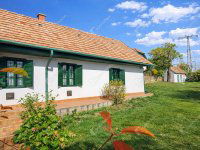 Eladó családi ház, Sukorón 82 M Ft, 4 szobás