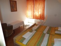 Eladó családi ház, Révfülöpön 240 M Ft, 5 szobás