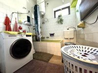 Eladó családi ház, Szentendrén 99.999 M Ft, 4 szobás