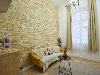 Eladó téglalakás, Budapesten, VI. kerületben 53.9 M Ft, 1 szobás