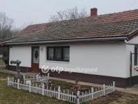 Eladó családi ház, Kiskunfélegyházán 33 M Ft, 1+1 szobás