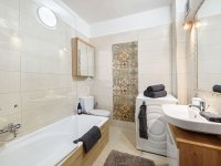 Eladó családi ház, XII. kerületben 395 M Ft, 14 szobás