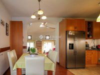 Eladó családi ház, III. kerületben 249 M Ft, 6 szobás