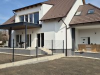 Eladó családi ház, Balatonakarattyán 130 M Ft, 4 szobás