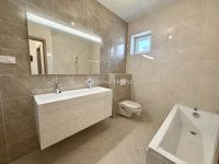 Eladó családi ház, Pécsett 115.99 M Ft, 4 szobás