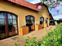 Eladó üzlethelyiség, Csongrádon 135 M Ft, 6 szobás