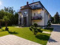 Eladó családi ház, Balatonfüreden 649 M Ft, 14 szobás