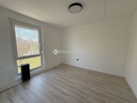 Eladó panellakás, Pécsett 51.9 M Ft, 2 szobás