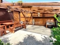 Eladó családi ház, Nárain 179.9 M Ft, 5 szobás