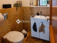 Eladó családi ház, Pécsett 460 M Ft, 8 szobás