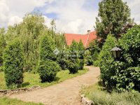 Eladó családi ház, Vácegresen 279.9 M Ft, 6 szobás