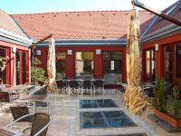 Eladó üzlethelyiség