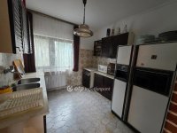 Eladó családi ház, Velencén 79.9 M Ft, 5+2 szobás