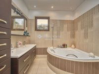 Eladó családi ház, Pilisszentkereszten 299 M Ft, 5 szobás