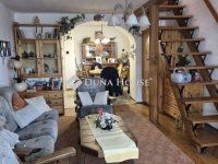 Eladó családi ház, Pécsett 199 M Ft, 8 szobás