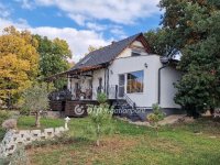 Eladó családi ház, Pécsett 122 M Ft, 2 szobás