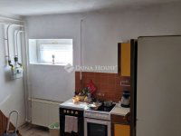 Eladó családi ház, Pécsett 80 M Ft, 5 szobás