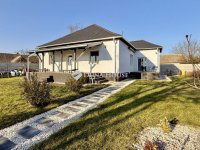 Eladó családi ház