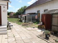 Eladó családi ház, Szegeden 46 M Ft, 2 szobás