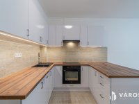 Eladó panellakás, Szegeden 57.9 M Ft, 3 szobás